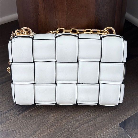 Eleganza Vegan Leather Flap snap top,double gold chain,black weave pattern - Picture 5 of 11